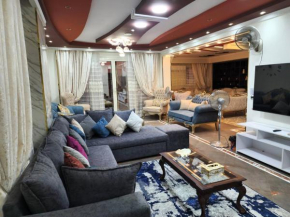 شقة فاخرة وفيو خرافى فى maadi